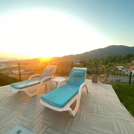 Charming Flat With Nice View And Garden In Apartment *